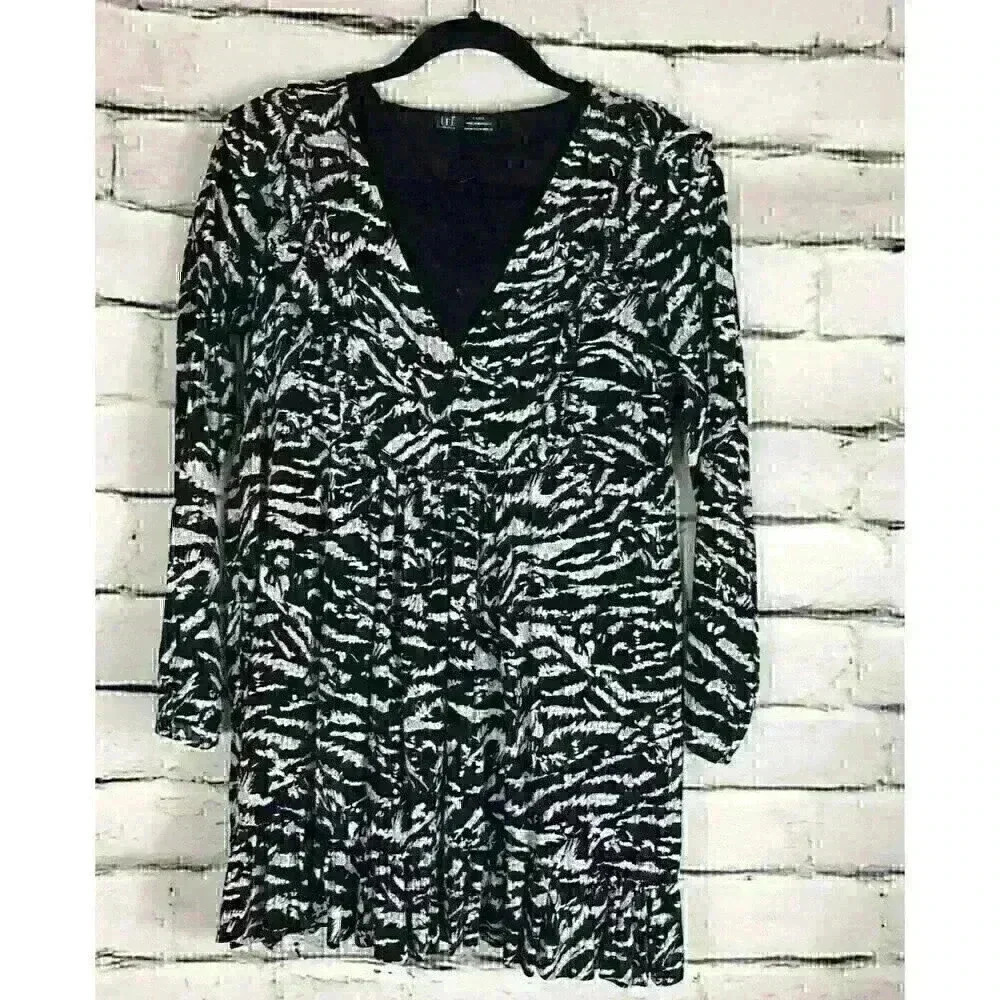 Zara Trafaluc Womens Size M Black/White Zebra  Long Sleeve V-Neck Dress Ruffled